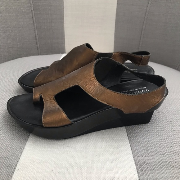 Donald J Pliner Size Bronze/Black Sandals - Picture 2 of 8